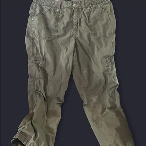 Faded Glory Olive Cargo Pants with Multiple Pockets